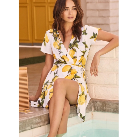 Lulus Dresses & Skirts - Lulu's A La Tart lemon print mini wrap dress